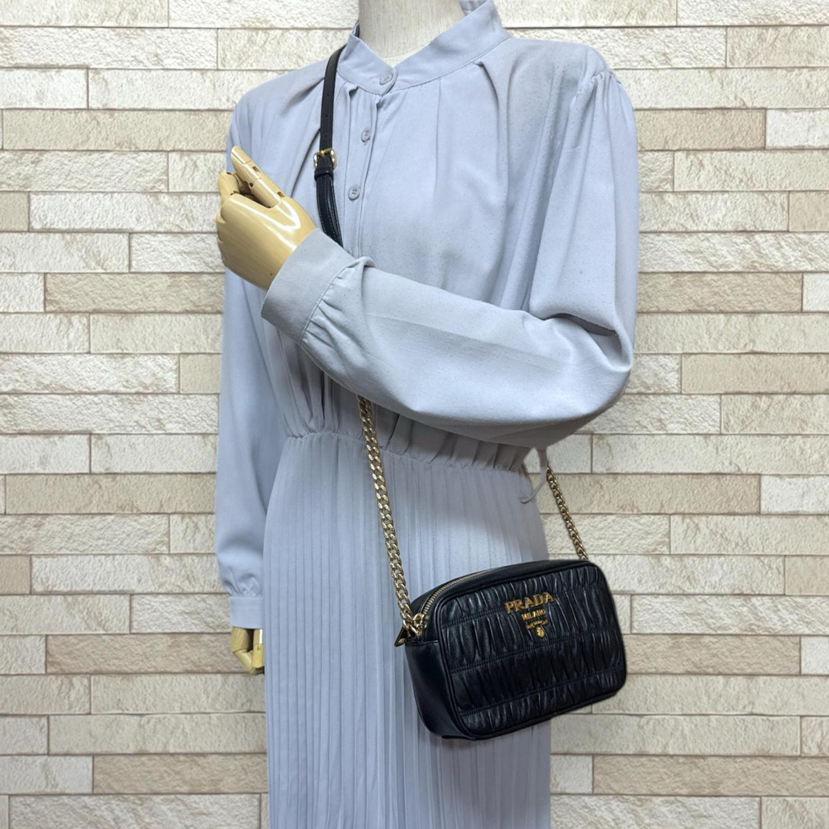 PRADA プラダ ナッパ ゴーフル ショルダーバッグ レザー ブラック