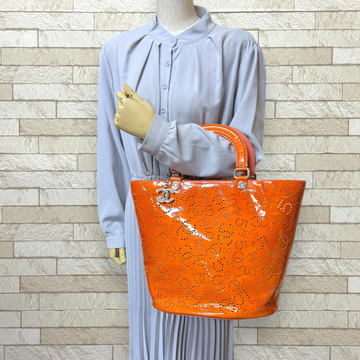 CHANEL シャネル ファミリーセール品 パンチング トート No.5 ココ