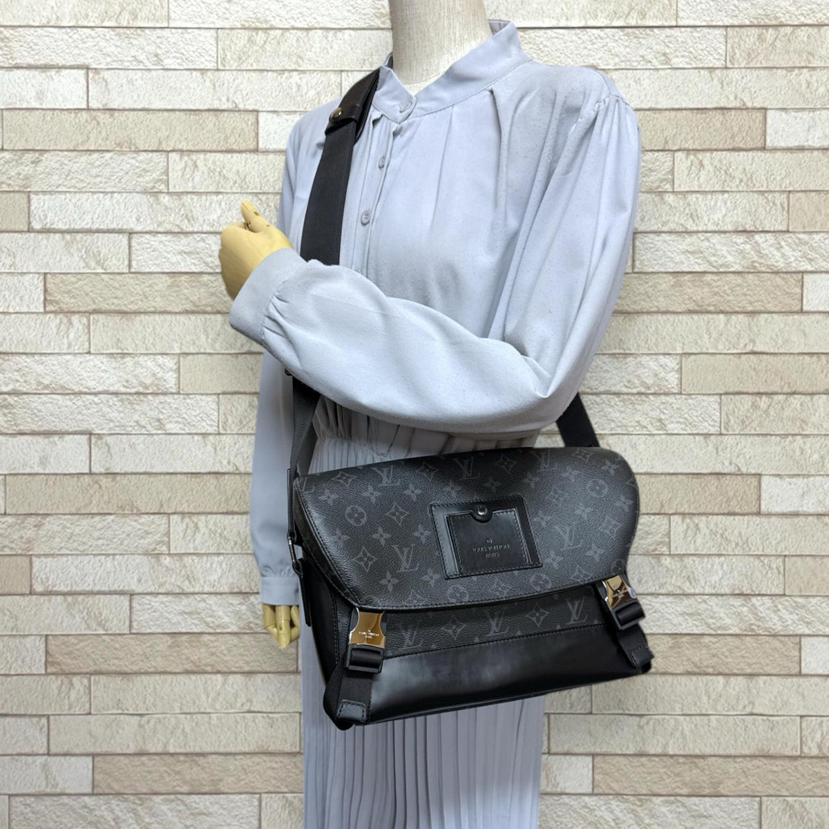 LOUIS VUITTON ルイヴィトン メッセンジャー・ヴォワヤージュ PM