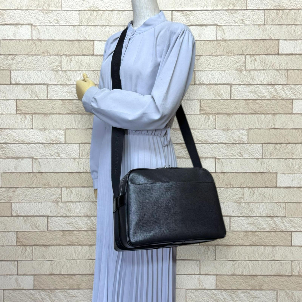 LOUIS VUITTON ルイヴィトン リポーター タイガ ショルダーバッグ