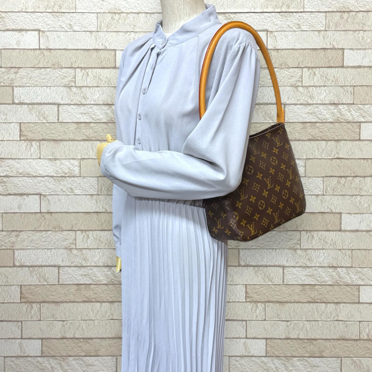 LOUIS VUITTON ルイヴィトン ルーピングMM モノグラム