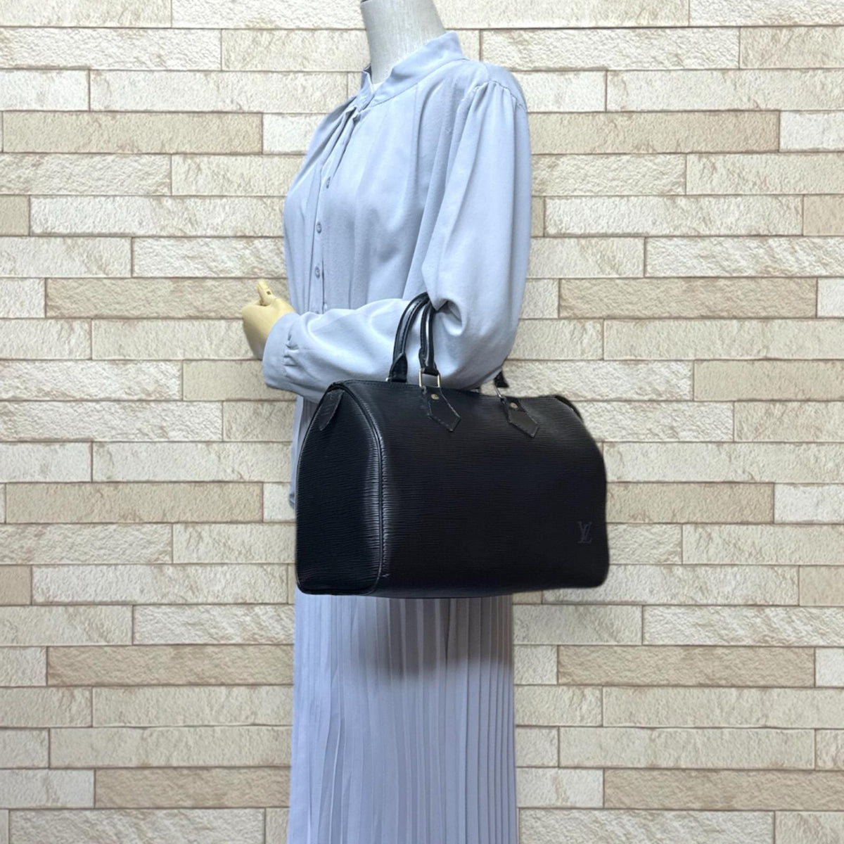 ルイ・ヴィトン スピーディ25　ブラック　 　　　中古品 LOUIS VUITTON ルイヴィトン スピーディ25 エピ ハンドバッグ