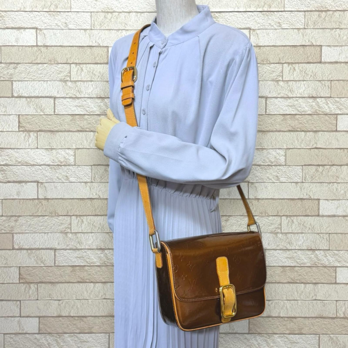 LOUIS VUITTON ルイヴィトン クリスティGM ヴェルニ ショルダーバッグ