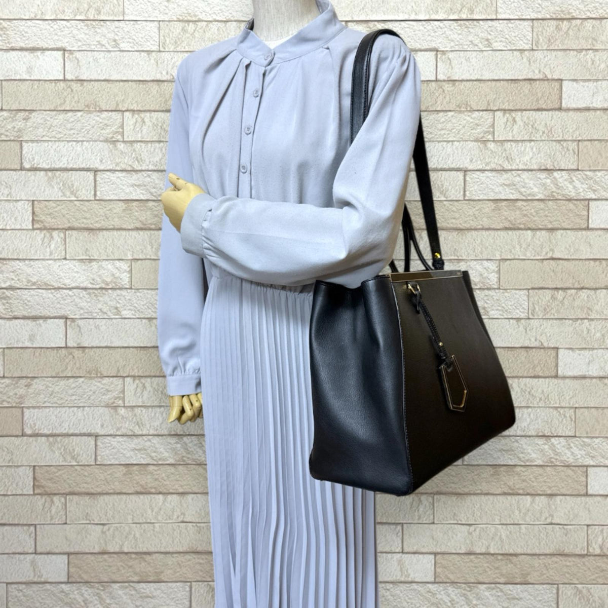 FENDI フェンディ トゥージュール ショルダーバッグ レザー ブラック