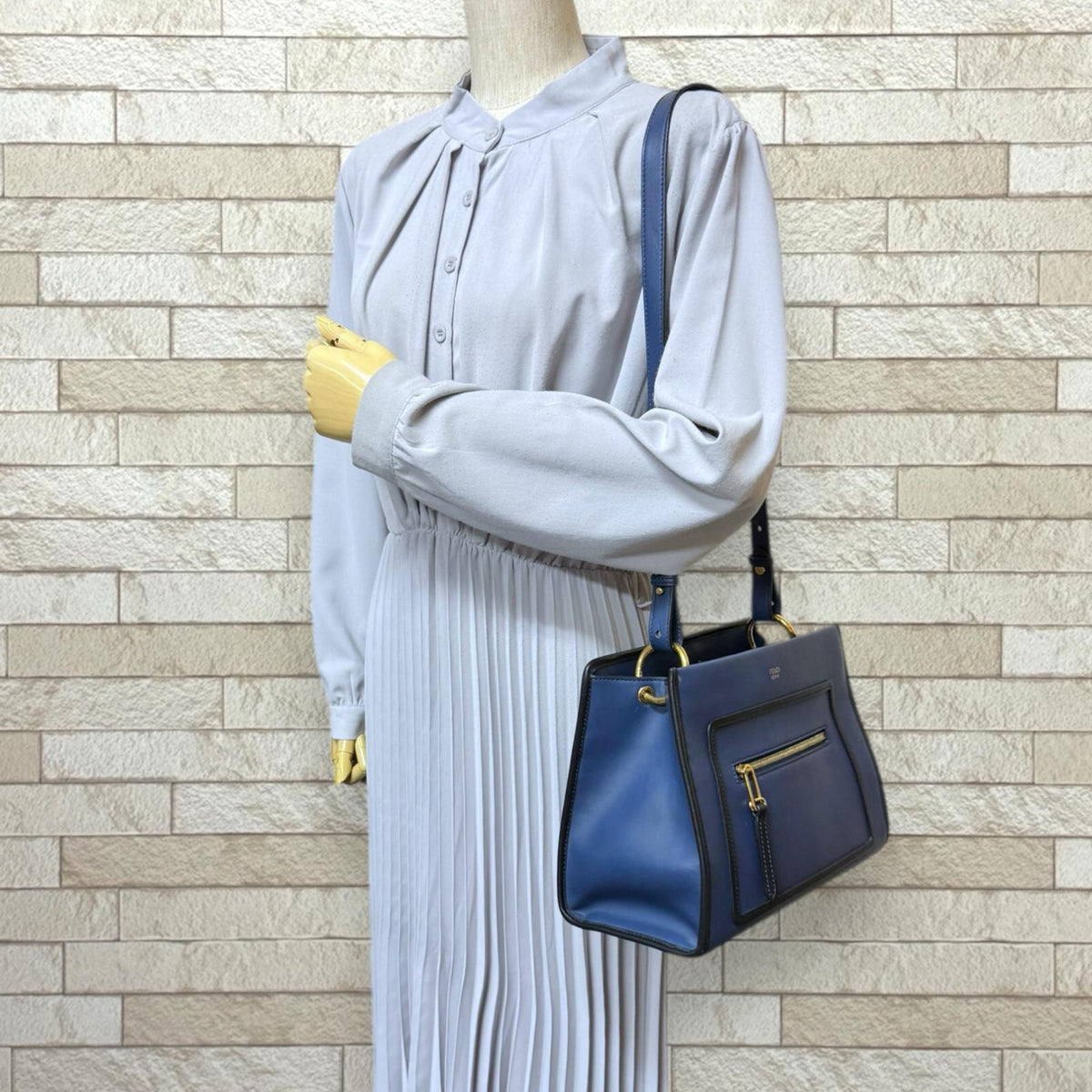 FENDI フェンディ ラナウェイ スモール ショルダーバッグ レザー