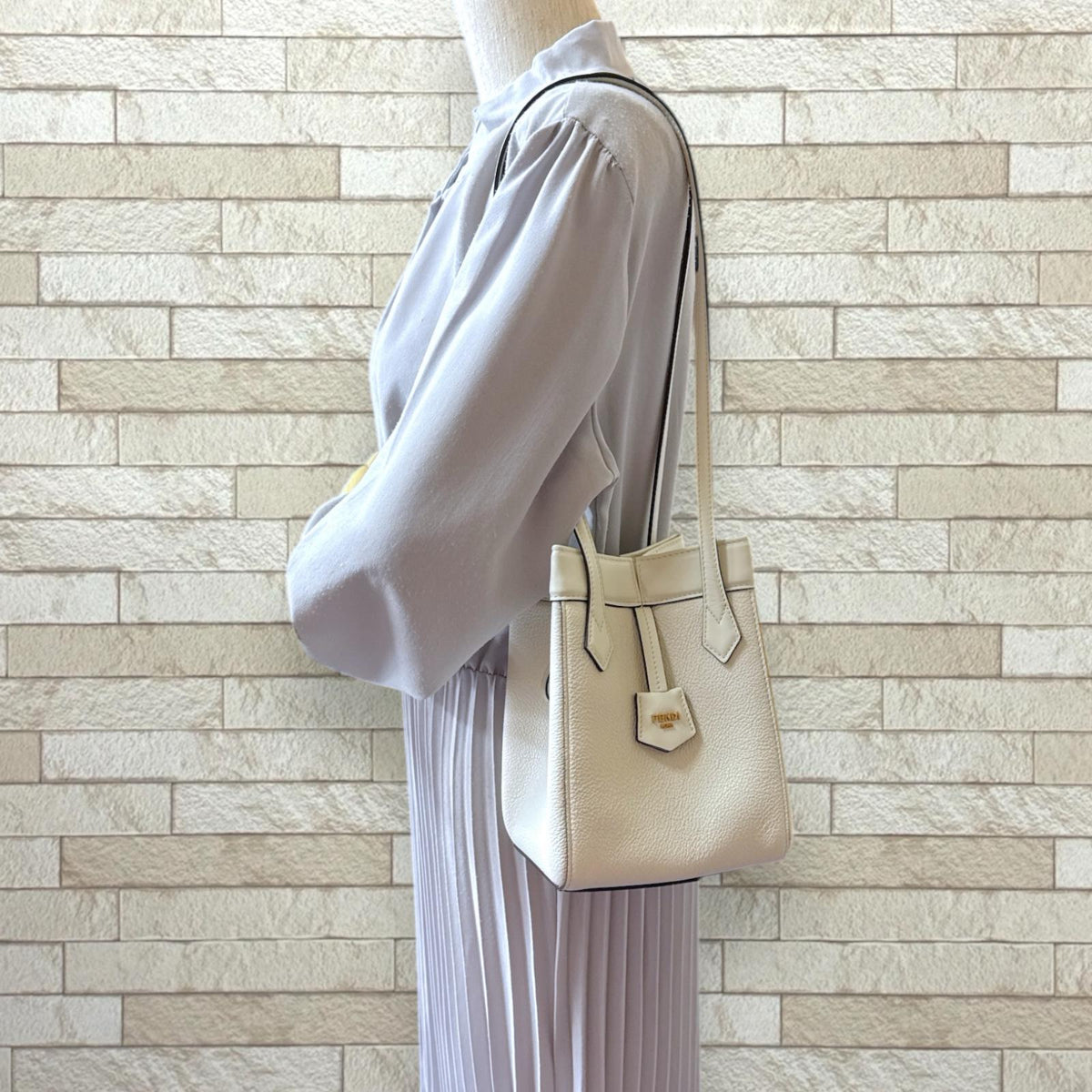 FENDI フェンディ オリガミ ミニ ショルダーバッグ レザー ホワイト