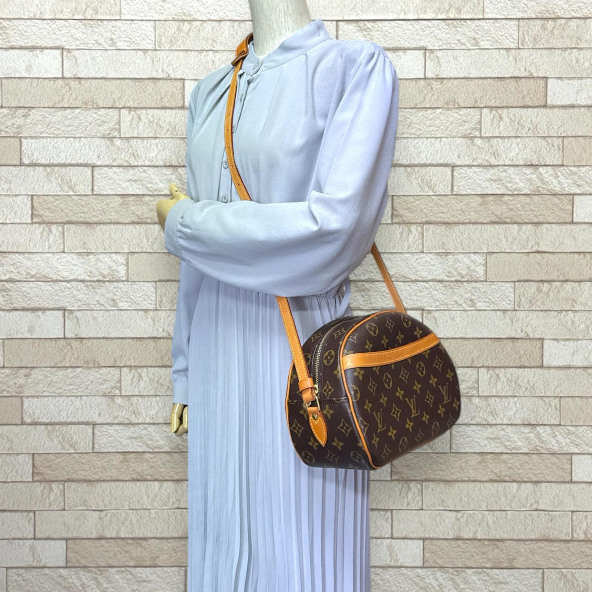 LOUIS VUITTON ルイヴィトン ブロワ モノグラム ショルダーバッグ  