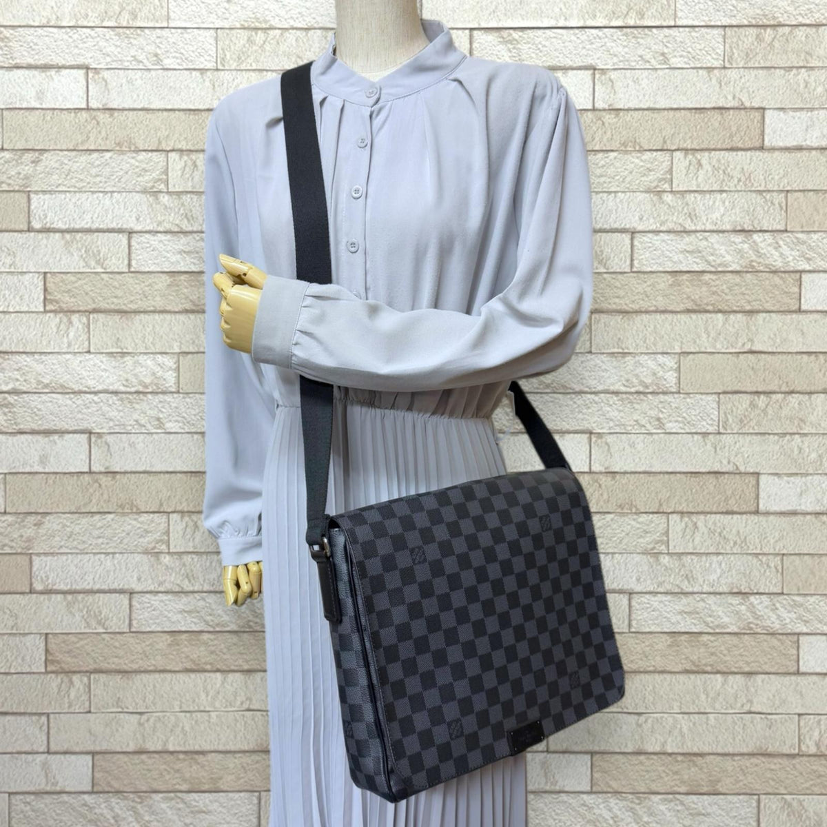 LOUIS VUITTON ルイヴィトン ディストリクトMM ダミエグラフィット