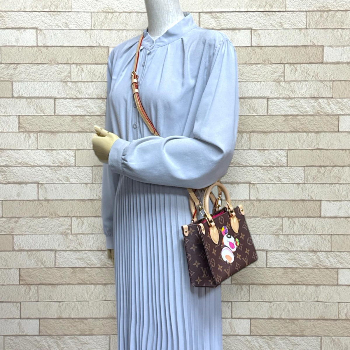 ノベルティー オンザゴーbb ショルダーバッグ LOUIS VUITTON ルイヴィトン 村上隆コラボ オンザゴーBB モノグラム