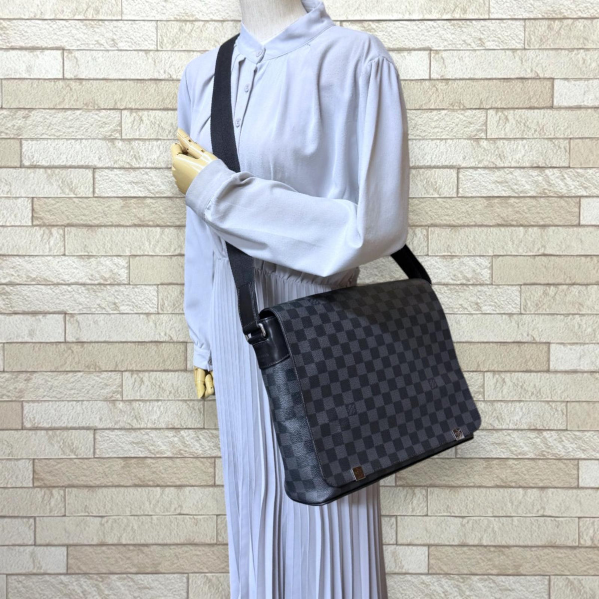 LOUIS VUITTON ルイヴィトン ディストリクトMM NM ダミエグラフィット
