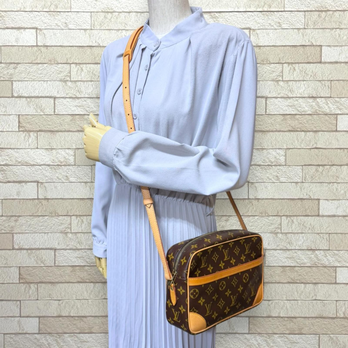 LOUIS VUITTON ルイヴィトン トロカデロ27 モノグラム ショルダー