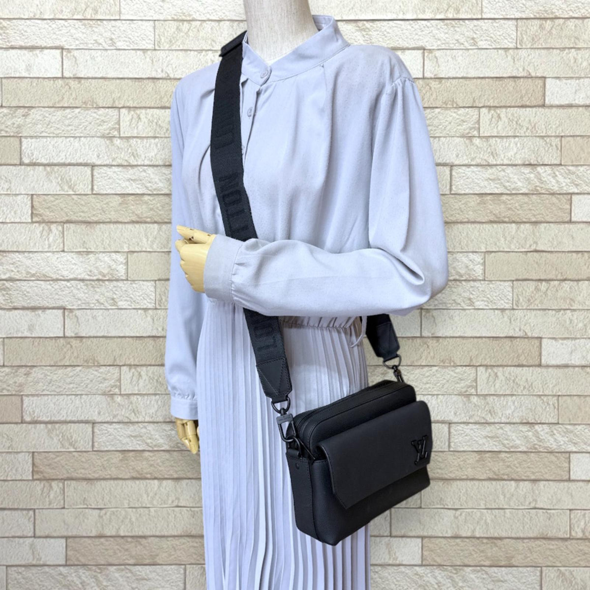 LOUIS VUITTON ルイヴィトン ファストラインメッセンジャー LV アロエ 