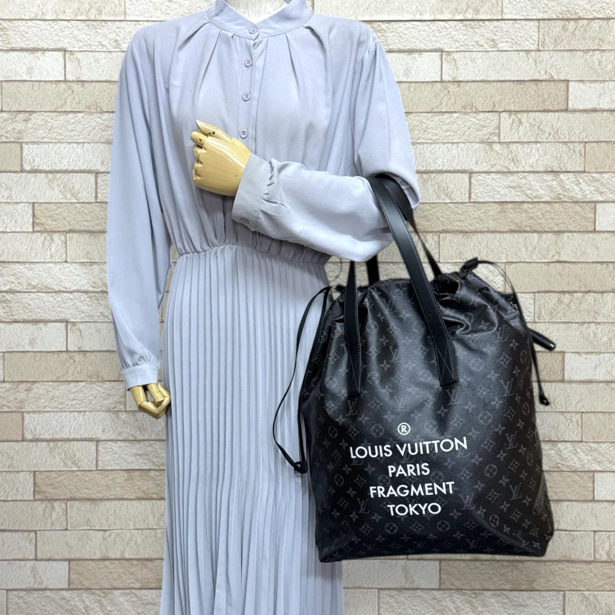 LOUIS VUITTON ルイヴィトン フラグメントコラボ カバ ライト