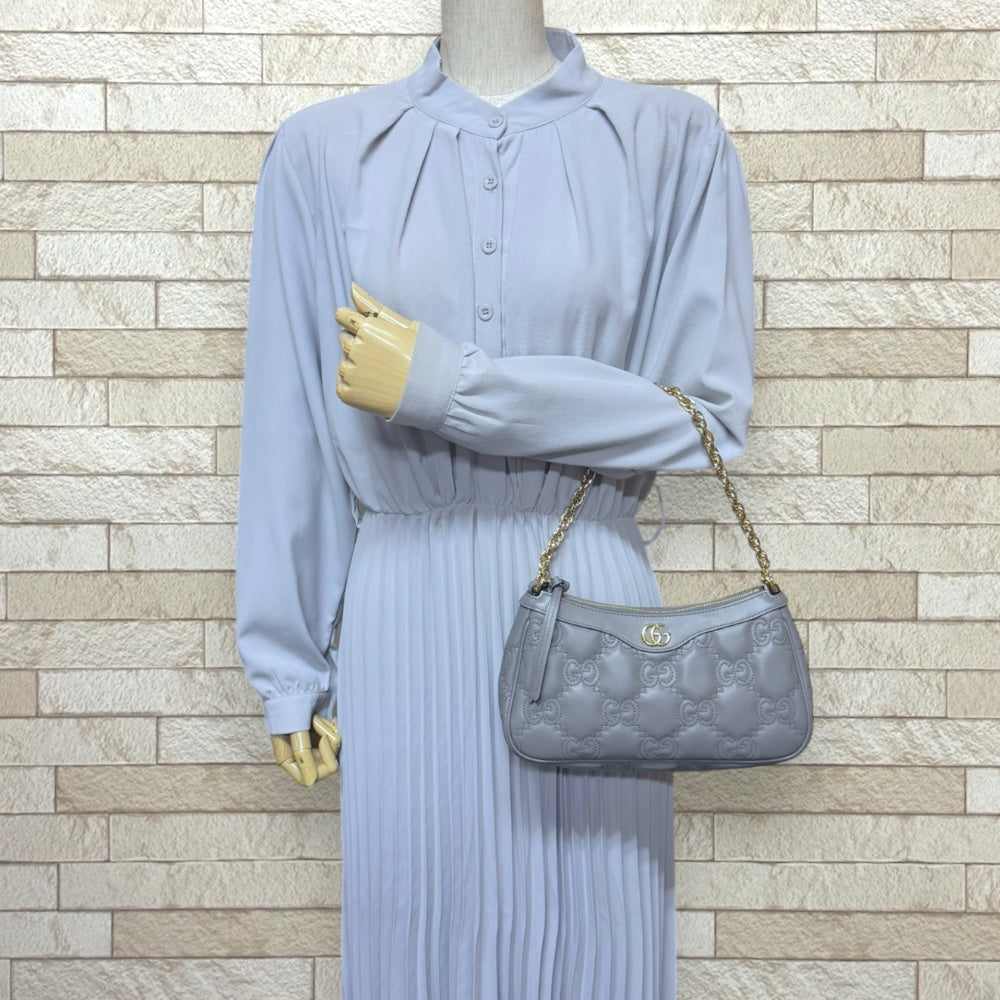 ggマトラッセ ショルダーバッグ　グレー GUCCI グッチ GGマトラッセ ショルダーバッグ レザー グレー