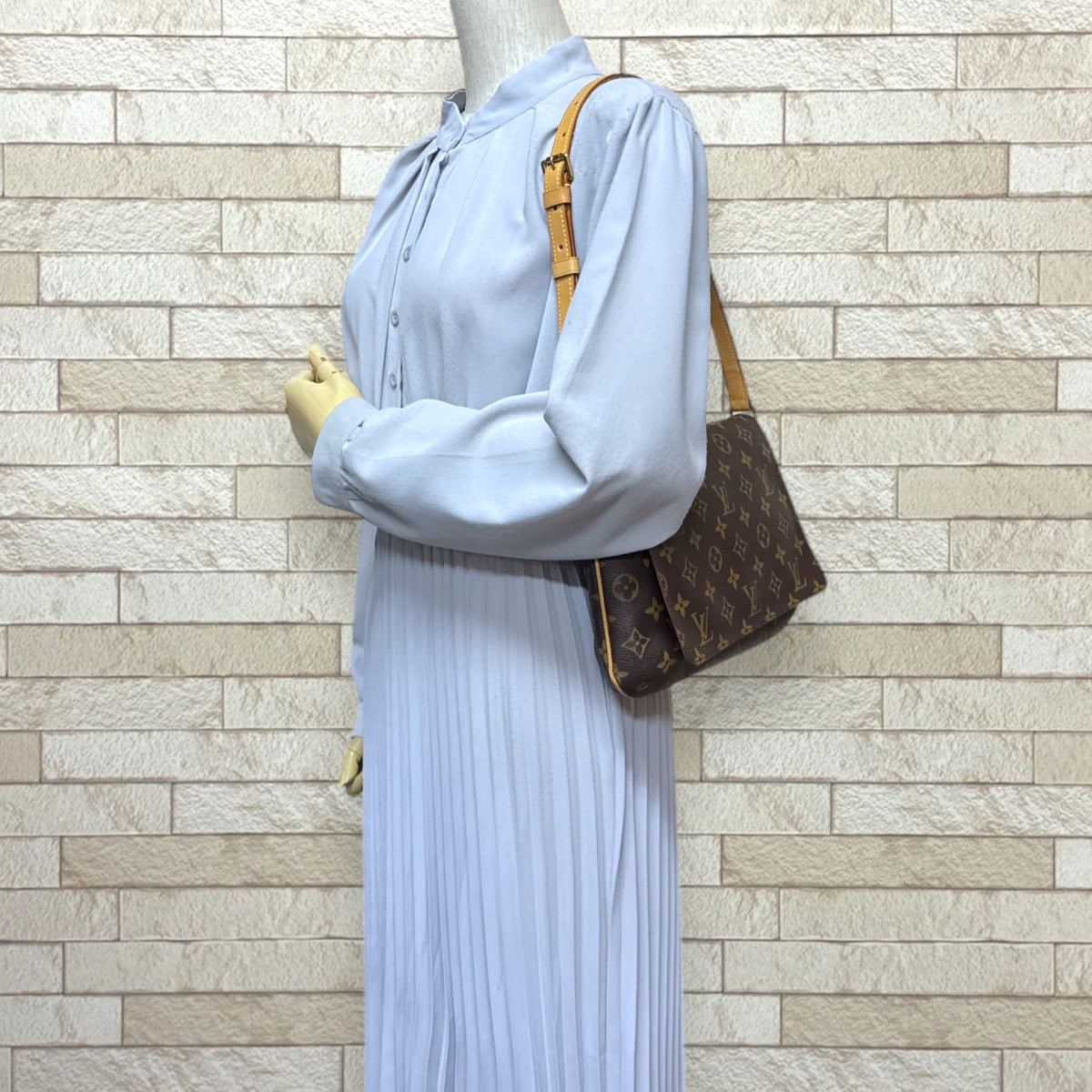 LOUIS VUITTON ルイヴィトン ミュゼットタンゴ ショート モノグラム