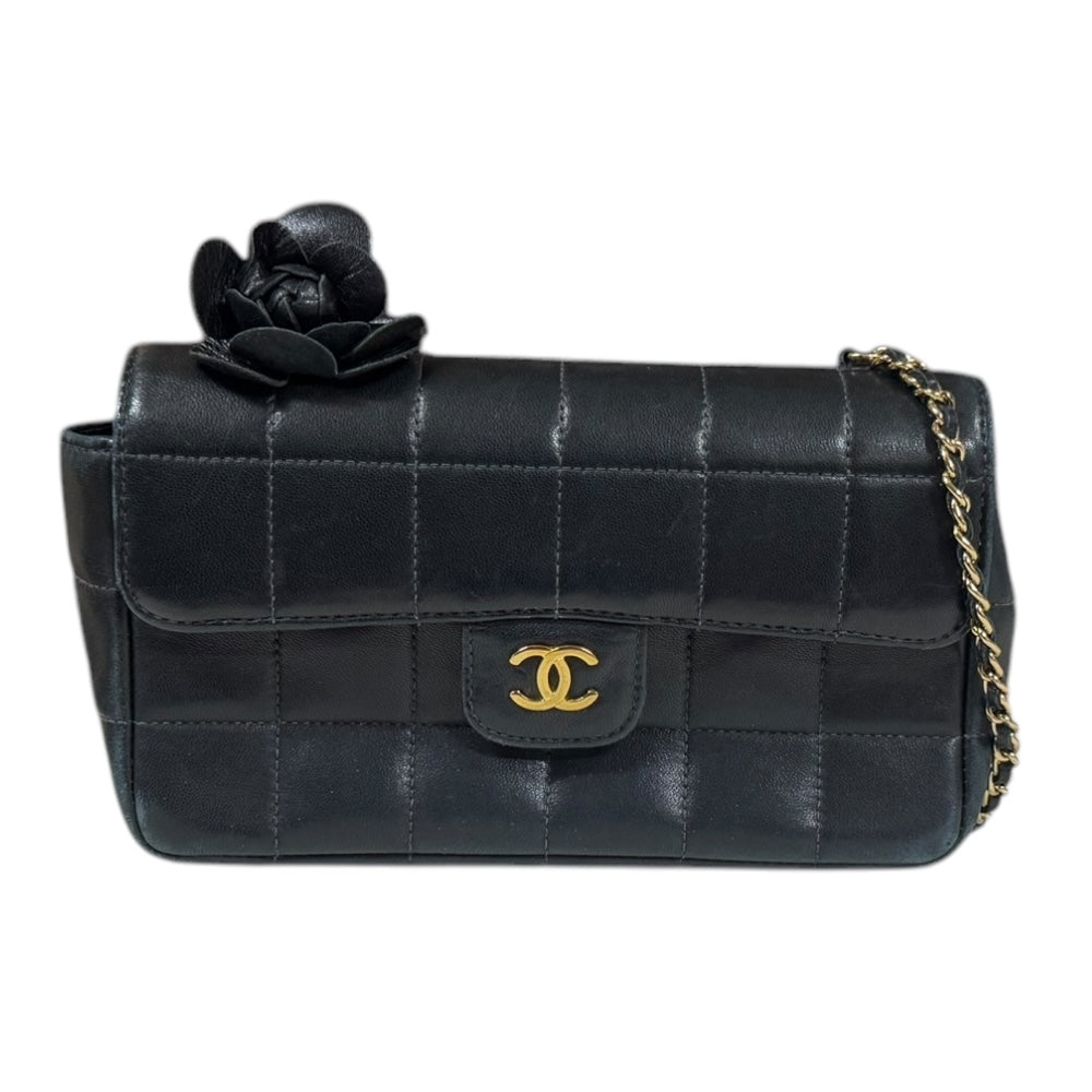 CHANEL シャネル チョコバー カメリア ショルダーバッグ ラムスキン CHANEL シャネル チョコバー カメリア ショルダーバッグ ラムスキン