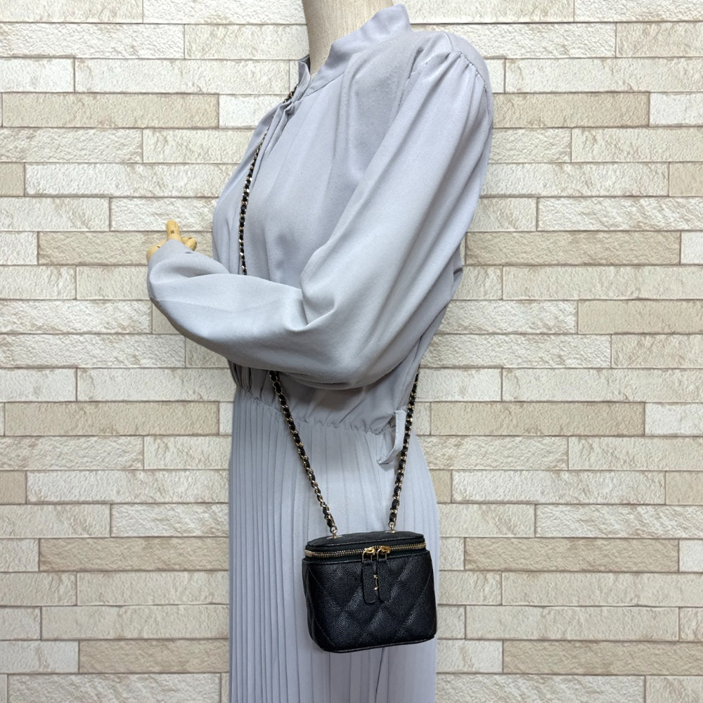 CHANEL シャネル バニティケース ショルダーバッグ キャビアスキン