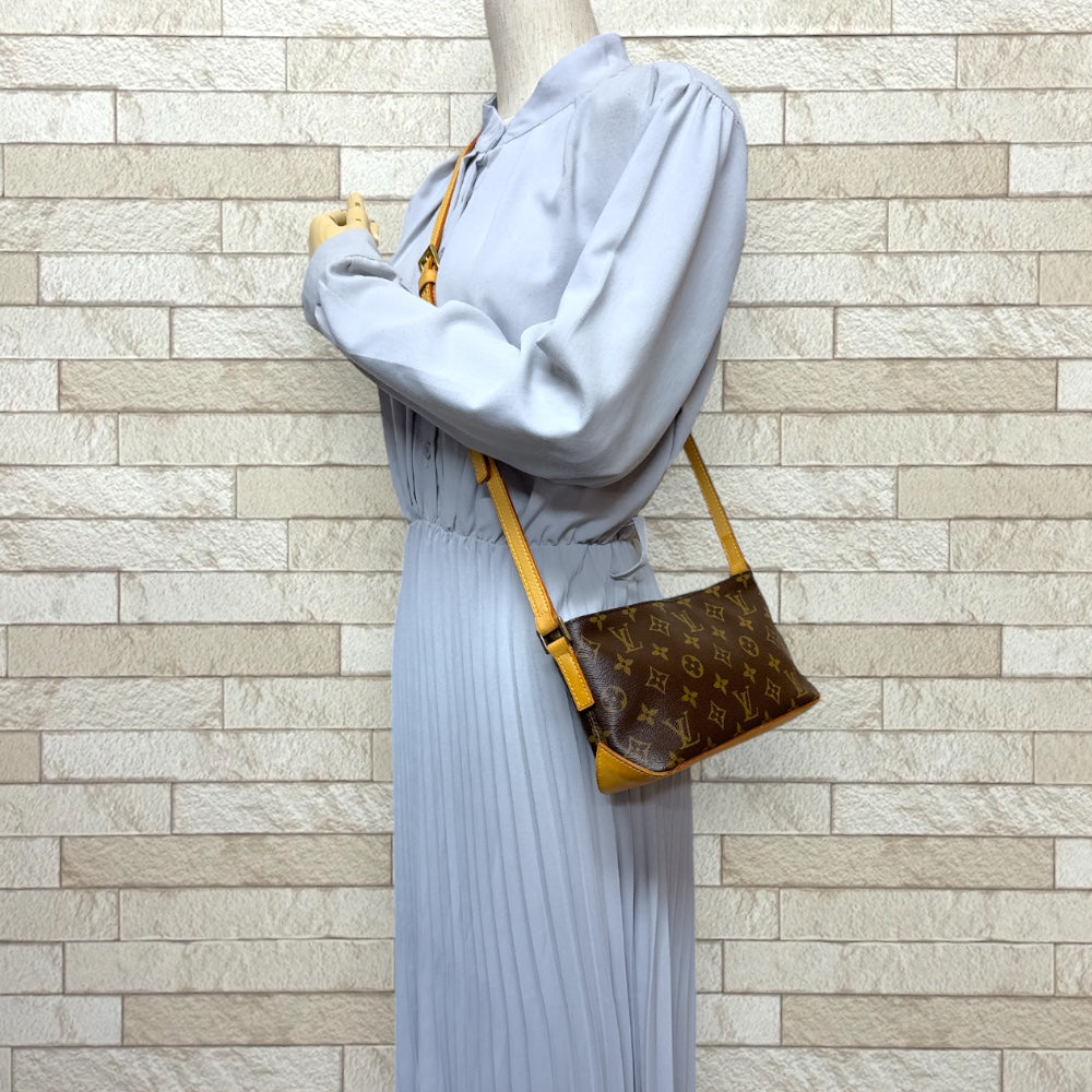 ルイヴィトン　トロター LOUIS VUITTON ルイヴィトン トロター モノグラム ショルダーバッグ