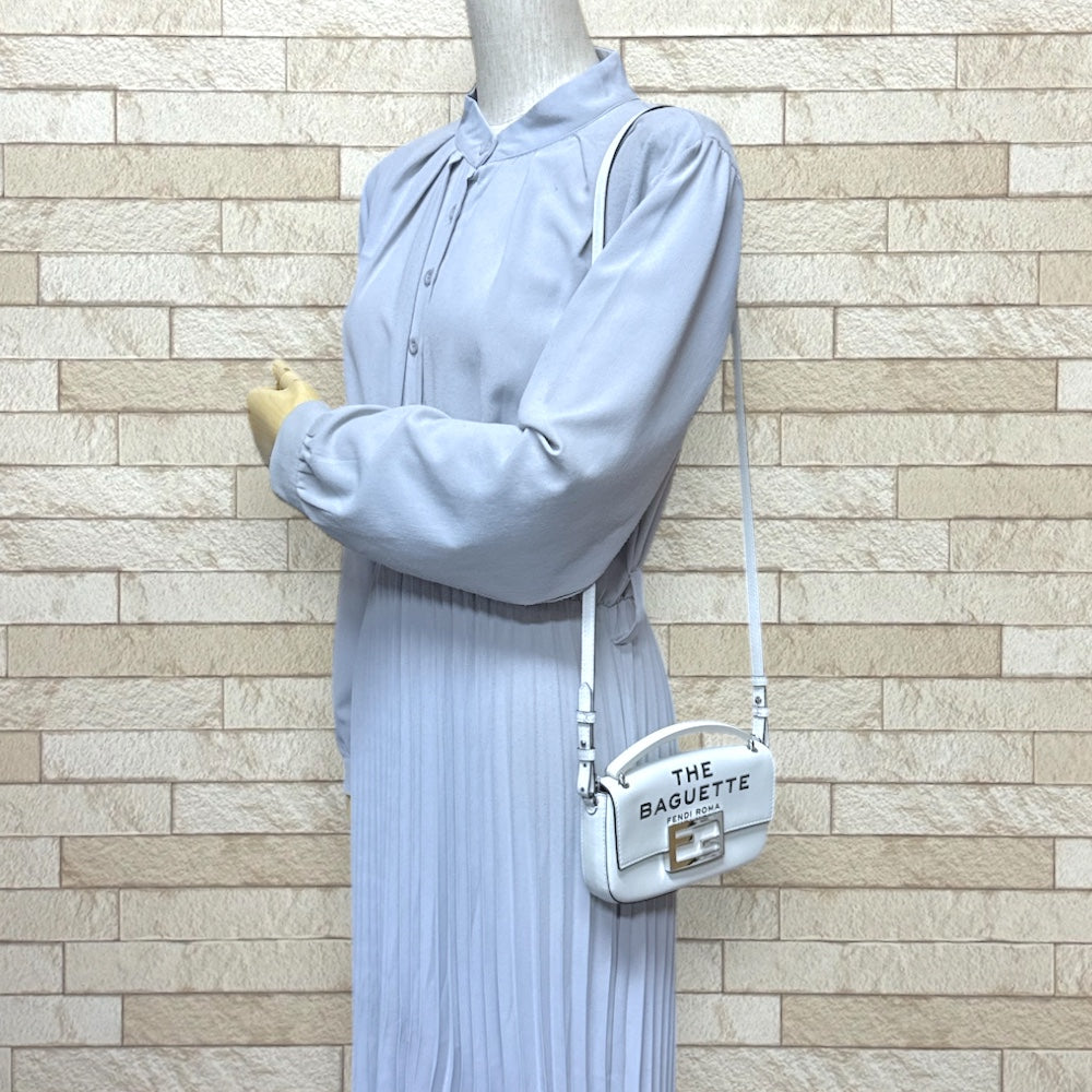 FENDI フェンディ バケットフォンポーチ ショルダーバッグ レザー