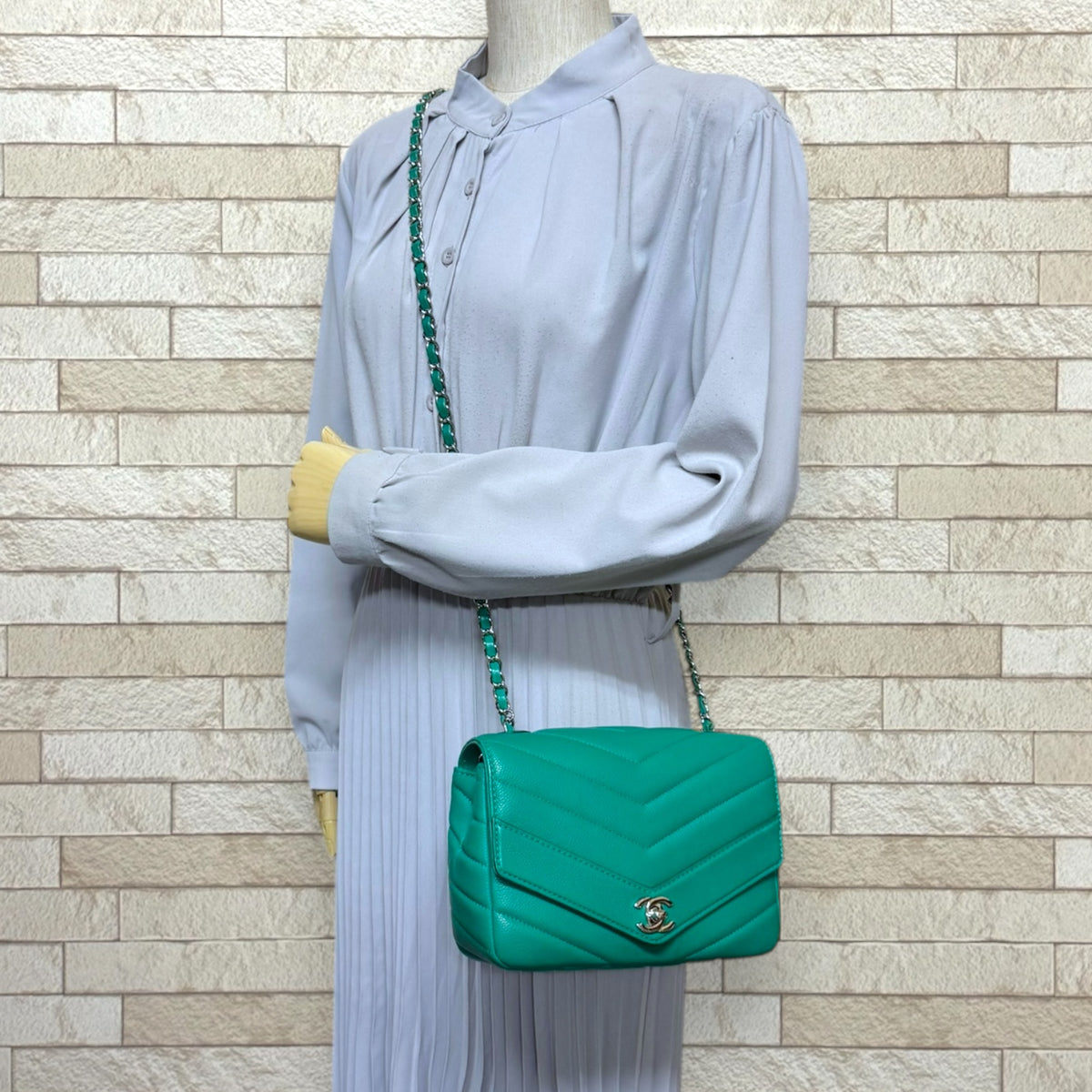 CHANEL シャネル Vステッチ ショルダーバッグ レザー グリーン