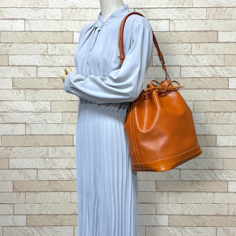 LOUIS VUITTON ルイヴィトン ノエ エピ ショルダーバッグ エピレザー