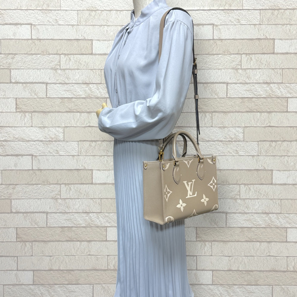 LOUIS VUITTON Louis Vuitton on the Go PM Bicolor Monogram Anplant