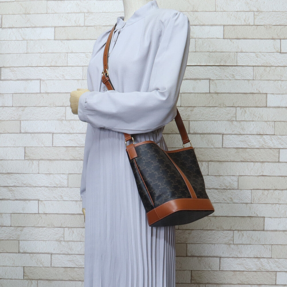 美品！CELINE トリオンフ スモールバケットバッグ 本日のみ価格 CELINE セリーヌ スモールバケット トリオンフ ショルダーバッグ PVC
