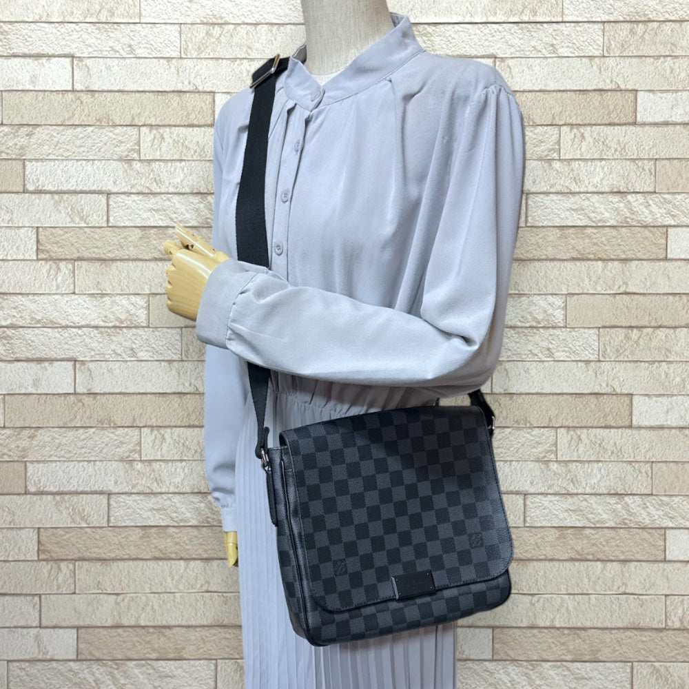 LOUIS VUITTON ルイヴィトン ディストリクトPM ダミエグラフィット