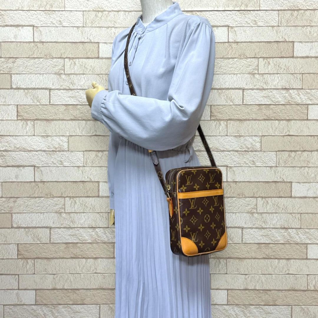 LOUIS VUITTON ルイヴィトン ダヌーブ モノグラム ショルダーバッグ