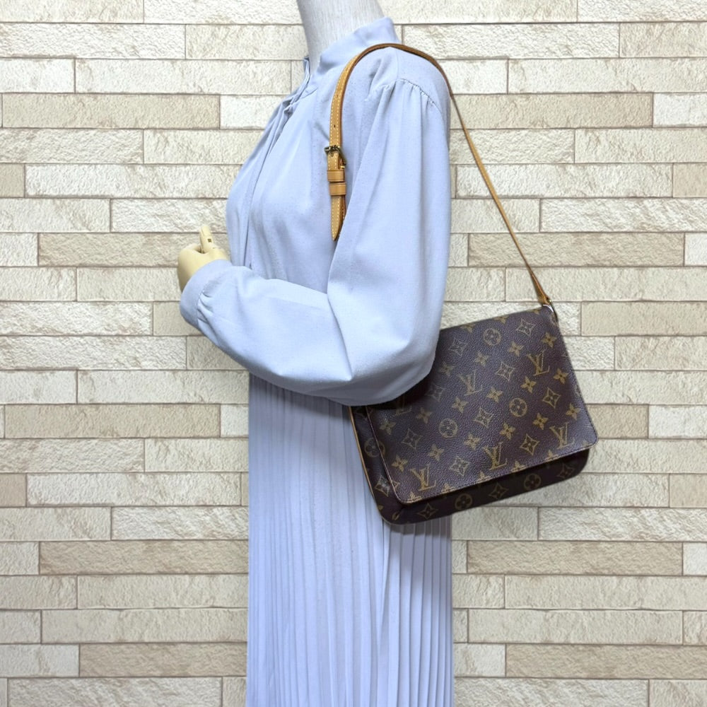 LOUIS VUITTON ルイヴィトン ミュゼットタンゴ モノグラム ショルダー