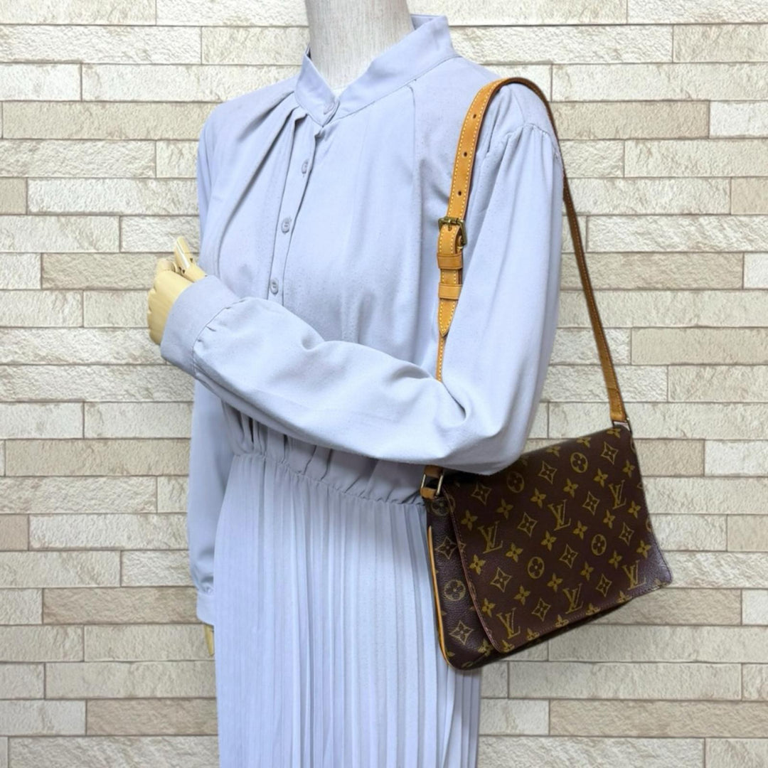 LOUIS VUITTON ルイヴィトン ミュゼットタンゴ ショート モノグラム