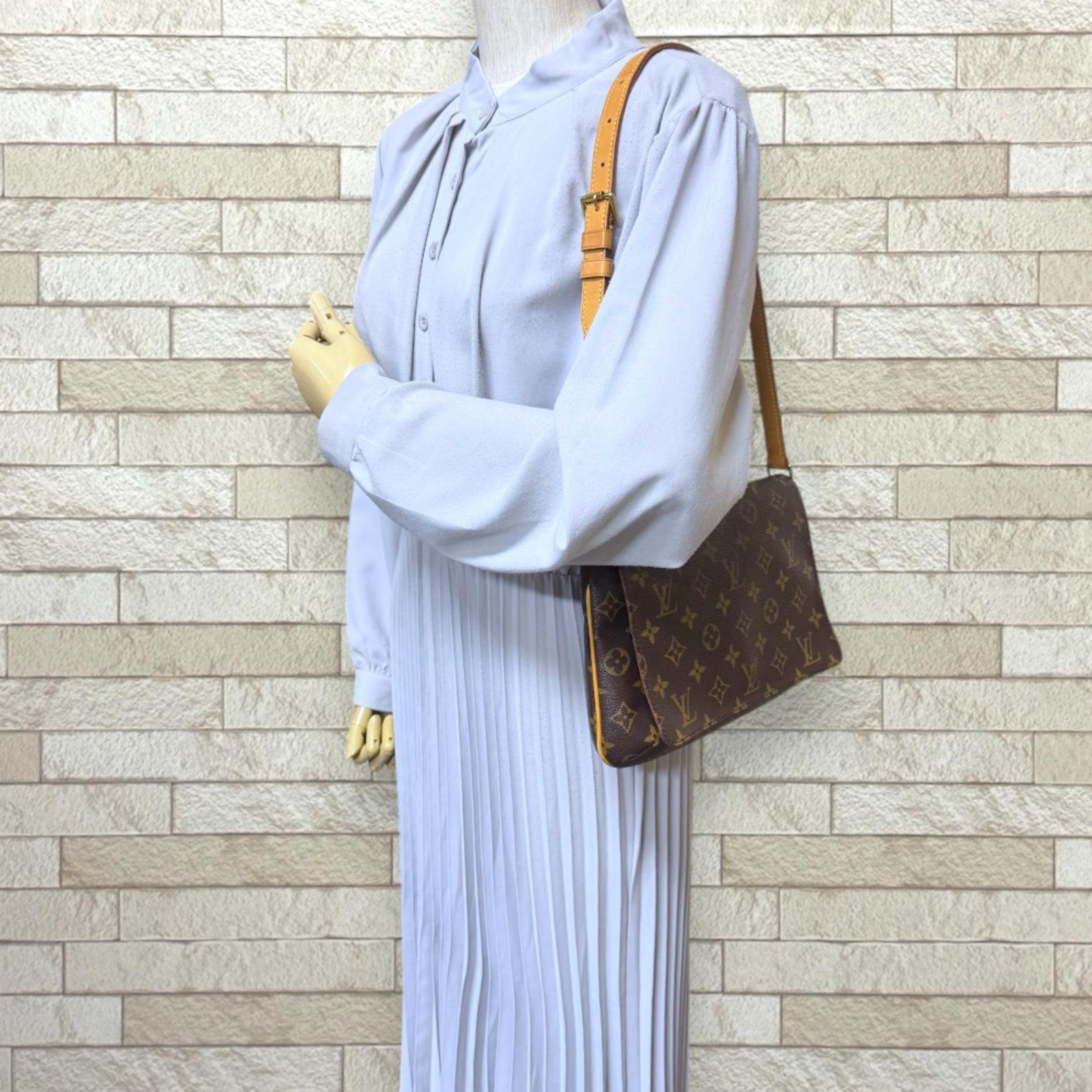 LOUIS VUITTON ルイヴィトン ミュゼットタンゴ ショート モノグラム 