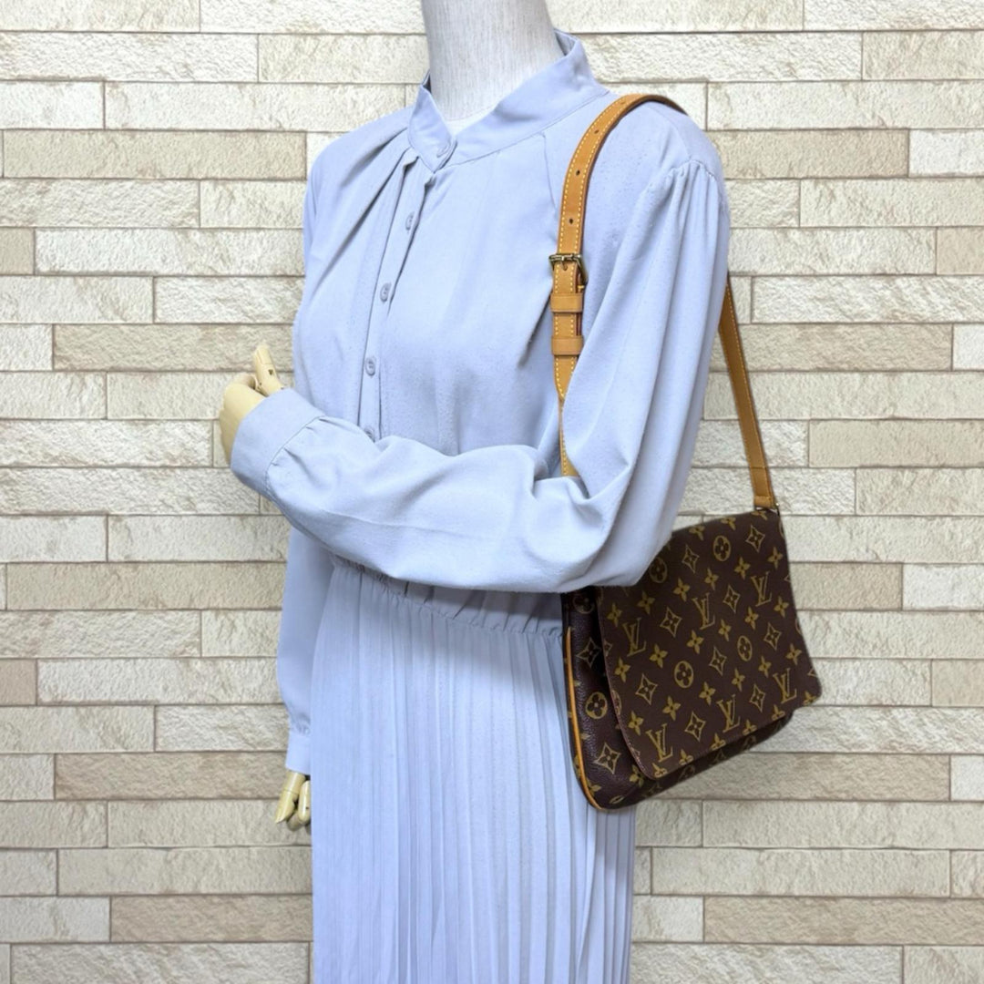 ルイヴィトン LOUIS VUITTON ミュゼットタンゴ モノグラム ショルダー