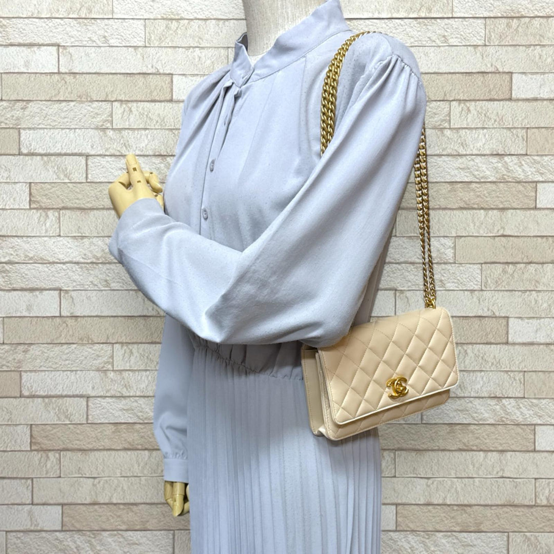 CHANEL シャネル マトラッセ ショルダーバッグ ラムスキン ベージュ