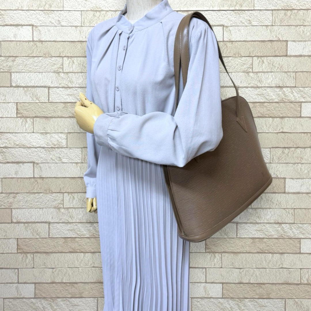 塩キャラメル◆ルイヴィトン　エピ  ショルダー　バッグ　リュサック LOUIS VUITTON ルイヴィトン リュサック エピ ショルダーバッグ