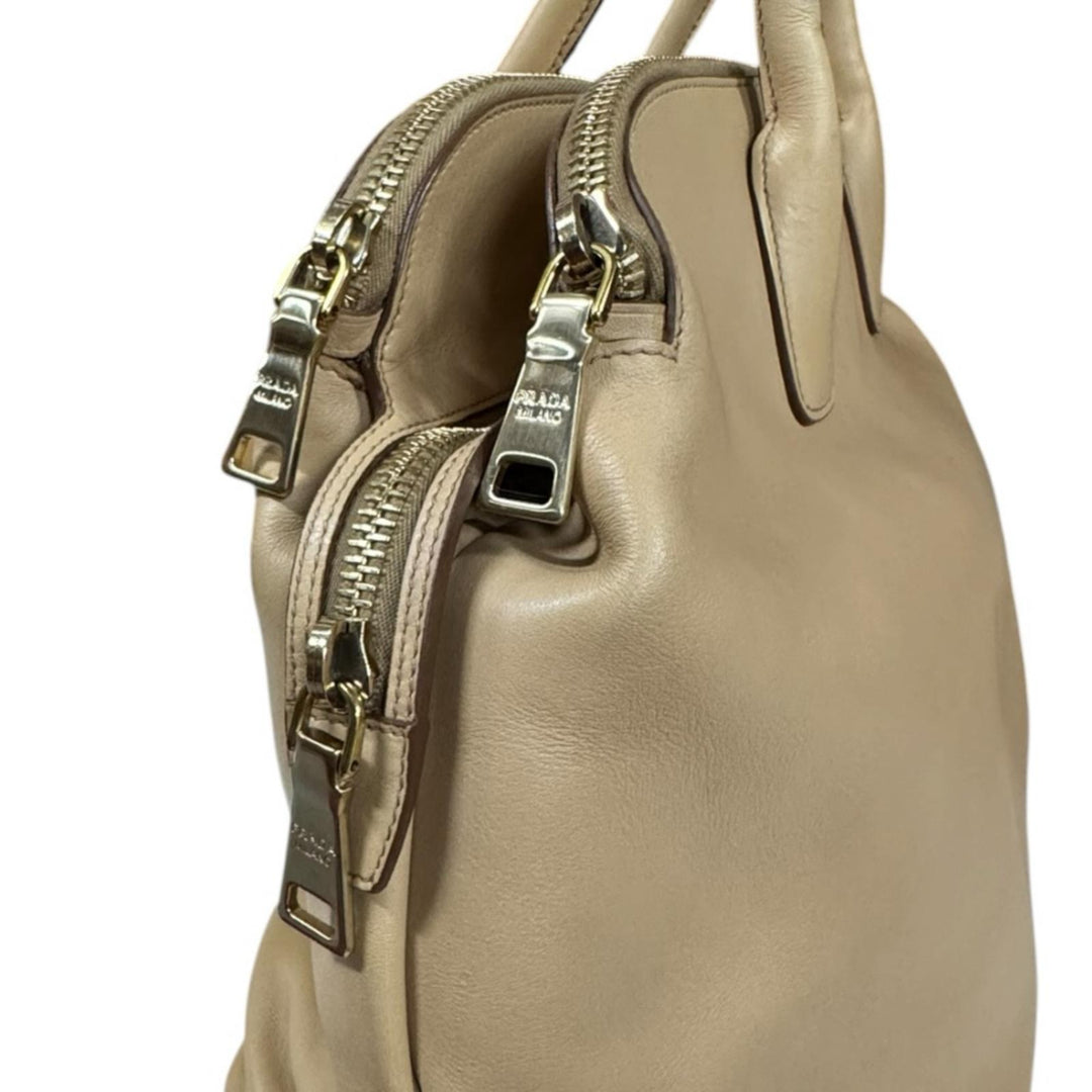 PRADA ハンドバッグ レザー ベージュ ゴールド金具 PRADA プラダ ハンドバッグ レザー ベージュ レディース 中古 – 【公式