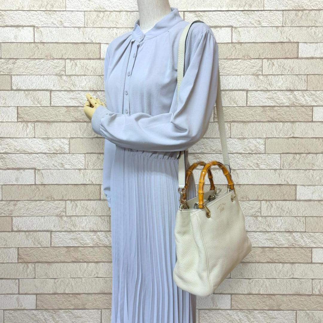 CHUCUCHU 新品未使用 GUCCI 古驰竹节单肩包皮革白色女士二手– 【公式】リサイクルキング