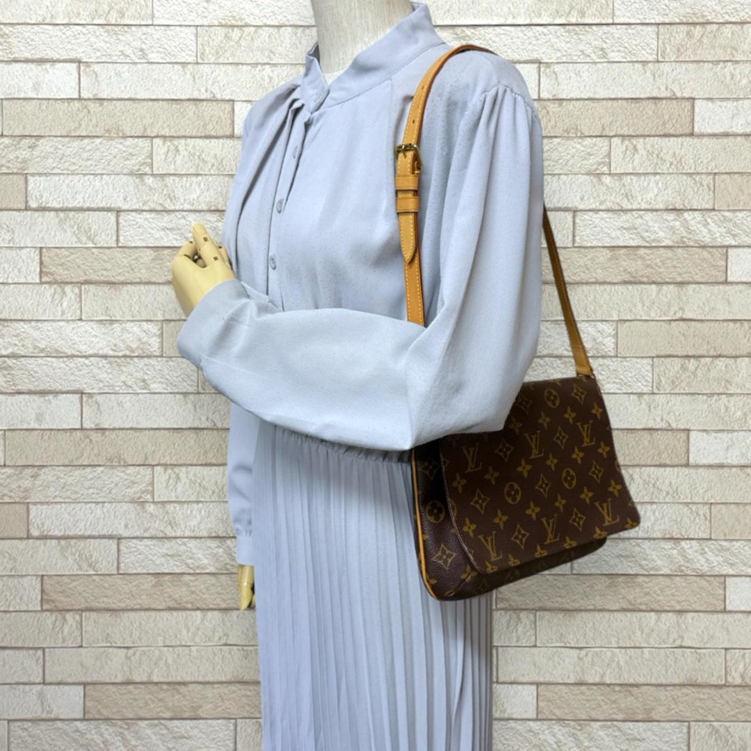 LOUIS VUITTON ルイヴィトン ミュゼットタンゴ ショート モノグラム