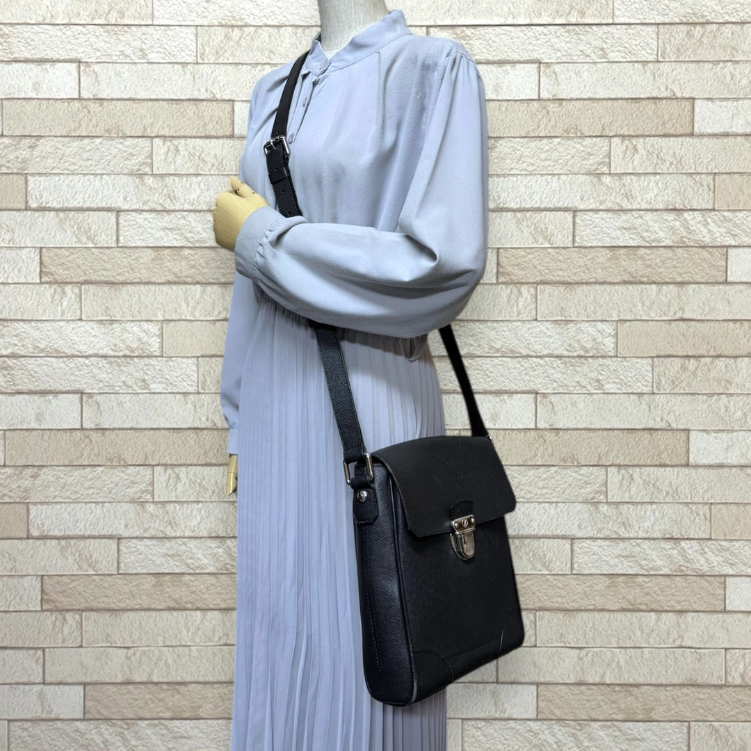 ［美品］ルイヴィトン タイガ ヴィクトール ショルダーバッグ　ブラック　レザー 楽天市場】ヴィトン タイガ ヴィクトールの通販