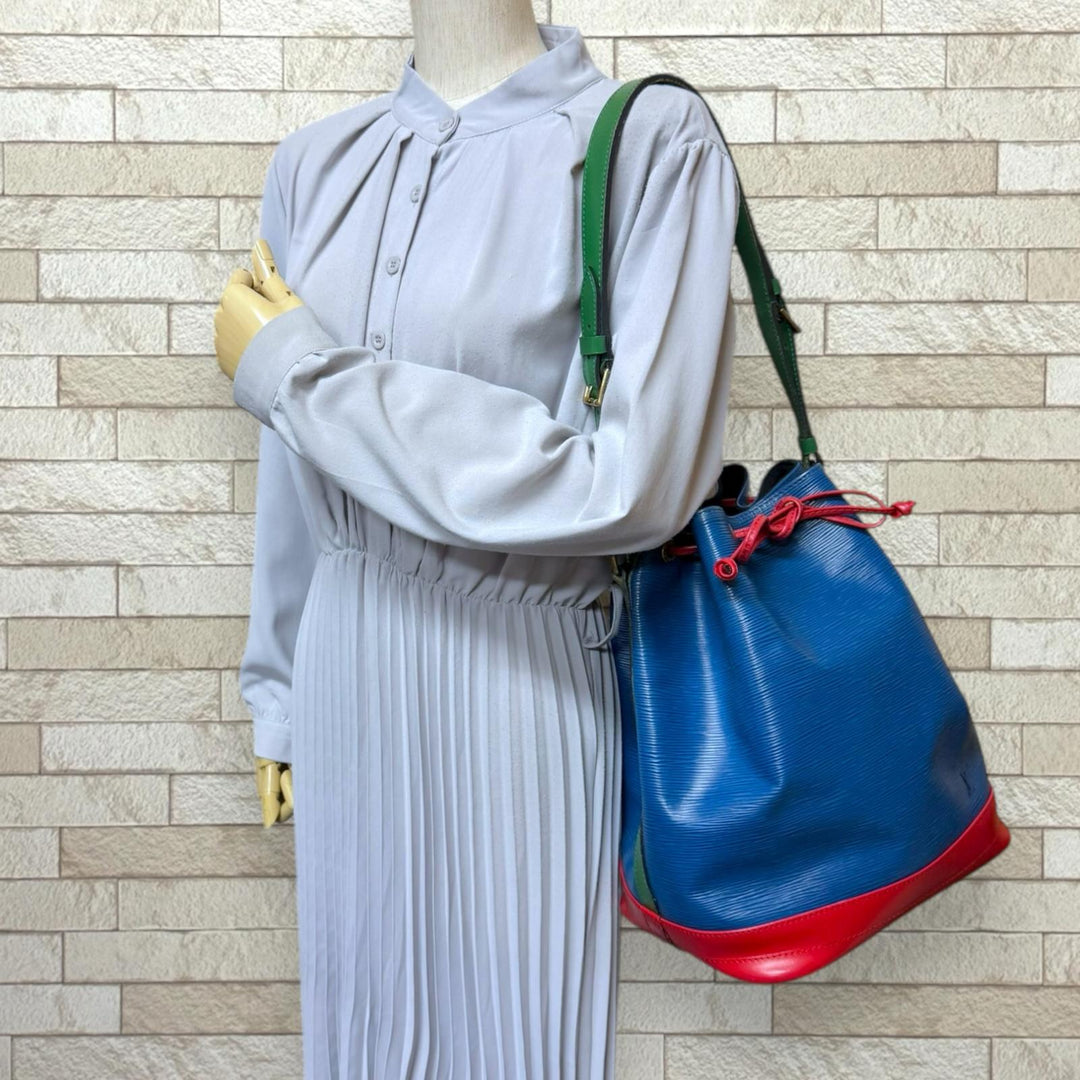 Louis Vuitton エピノエトリコロール美品 LOUIS VUITTON ルイヴィトン ノエ トリコロール エピ ショルダーバッグ