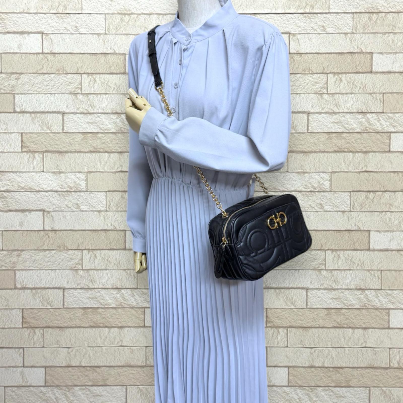 Salvatore Ferragamo サルヴァトーレフェラガモ ガンチーニ ショルダー