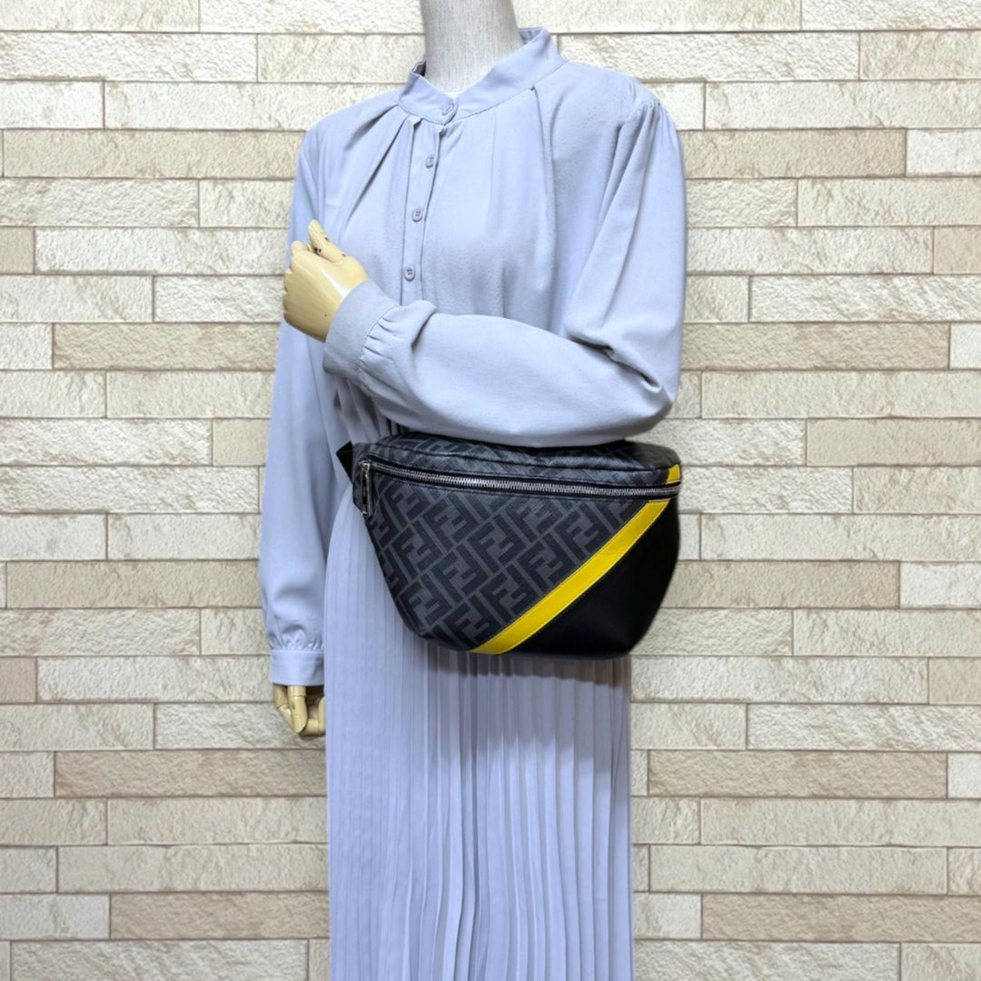 FENDI フェンディ ダイアゴナルベルトバッグ ズッカ ウエストバッグ