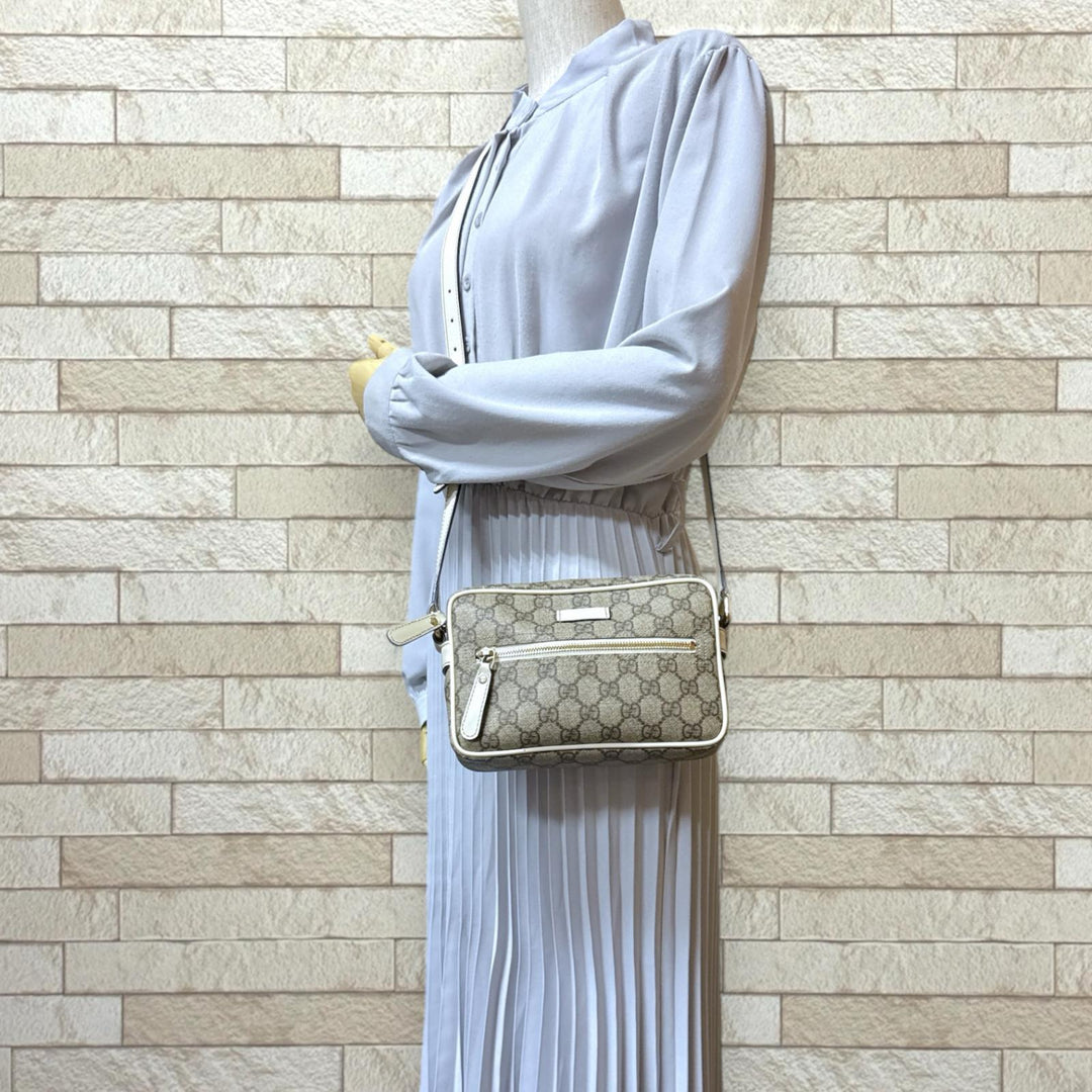 【美品】GUCCI グッチ GGスプリーム ショルダーバッグ GGロゴ ベージュ GUCCI - 新品 グッチ GUCCI ショルダーバッグ GGスプリーム ベージュ