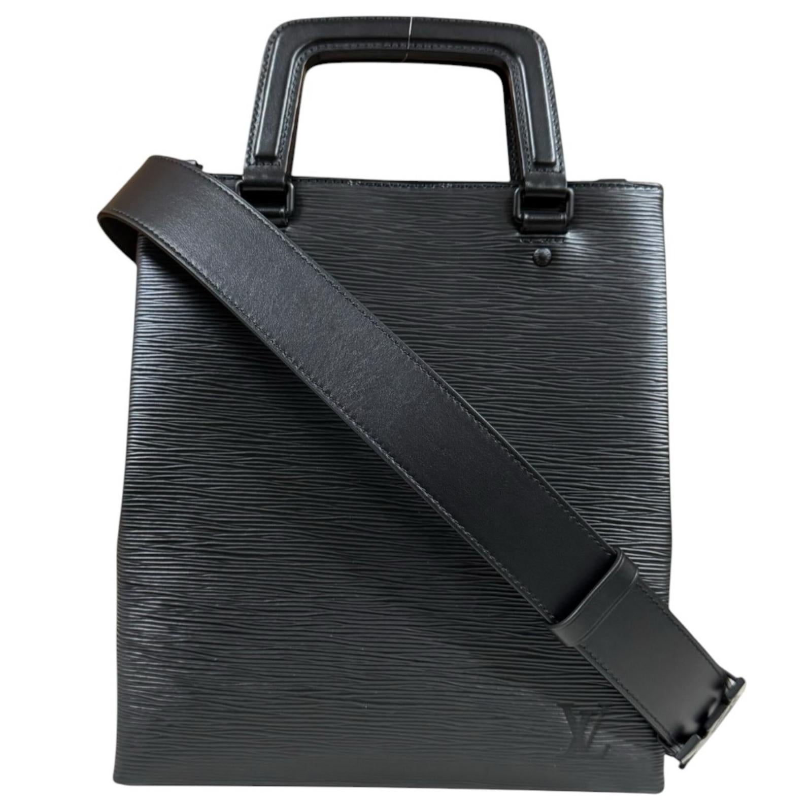 LOUIS VUITTON ルイヴィトン サックプラ・フォールド エピ ショルダー