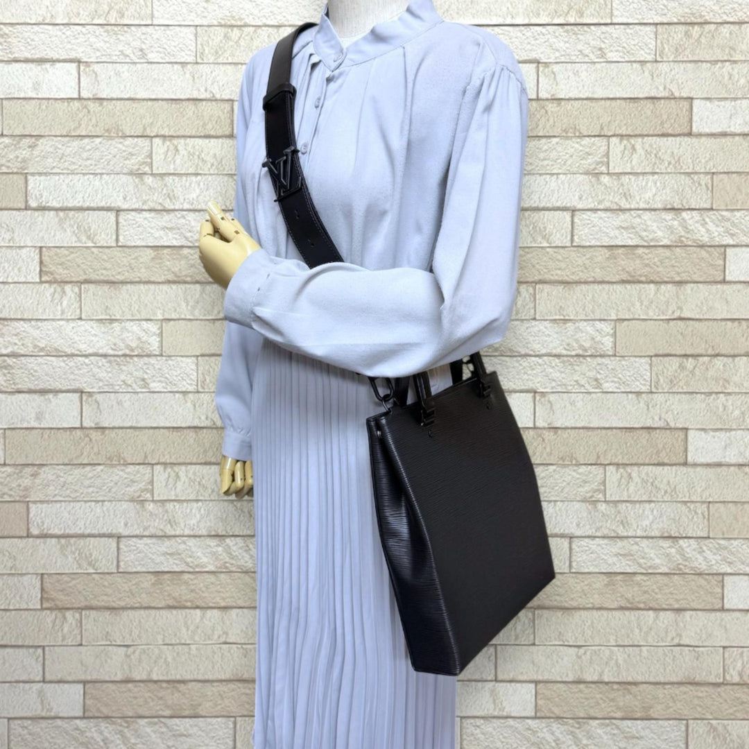 LOUIS VUITTON ルイヴィトン サックプラ・フォールド エピ ショルダー