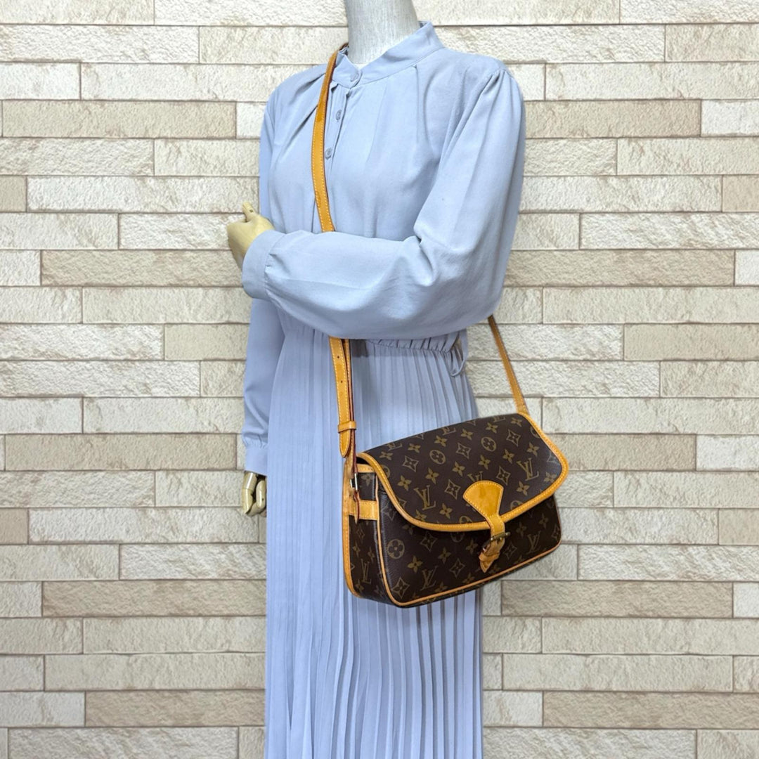 LOUIS VUITTON ルイヴィトン ソローニュ モノグラム ショルダーバッグ