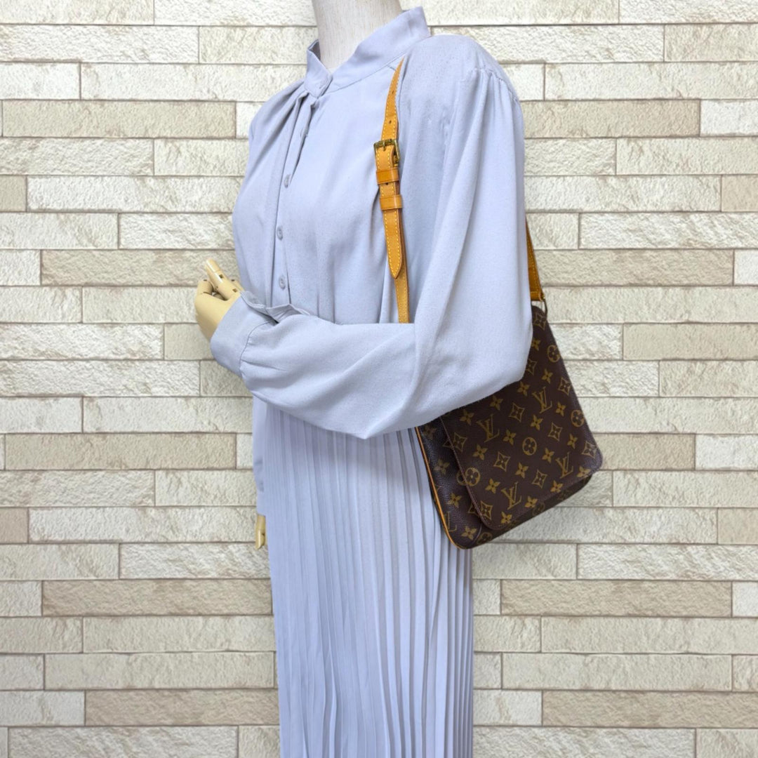 LOUIS VUITTON ルイヴィトン ミュゼットサルサ ショート モノグラム