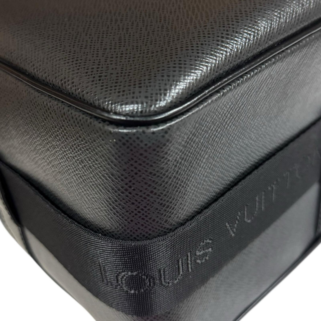 LOUIS VUITTON ルイヴィトン リポーター タイガ ショルダーバッグ