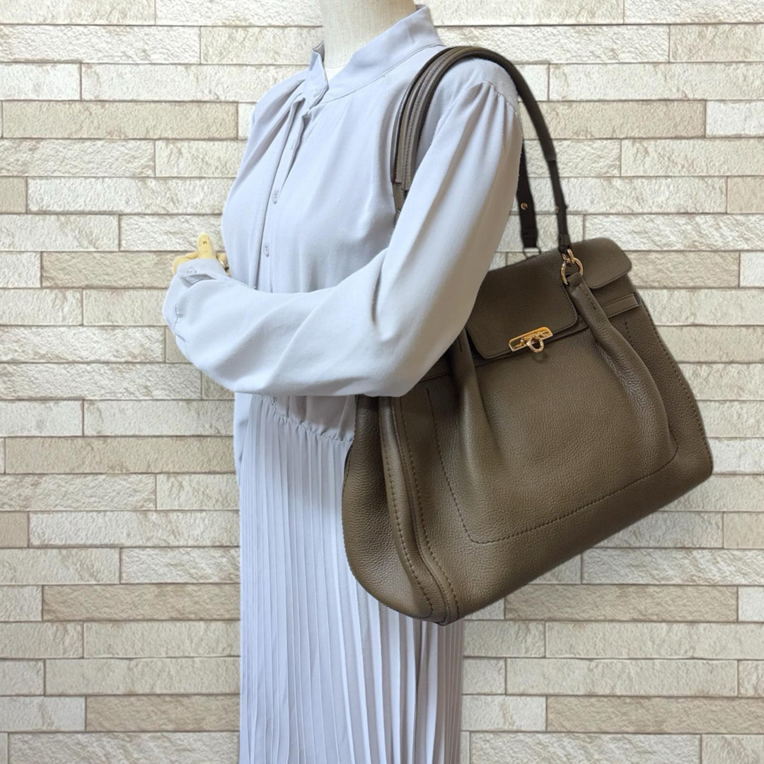 Salvatore Ferragamo サルヴァトーレフェラガモ ガンチーニ