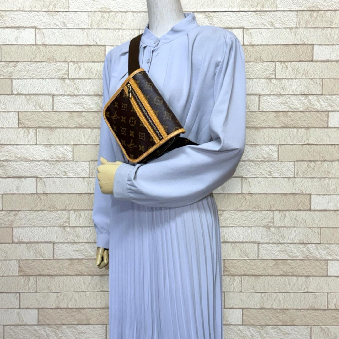 LOUIS VUITTON ルイヴィトン バムバックボスフォール モノグラム